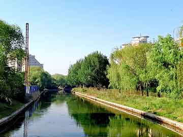 亚洲杯国足迎战 球迷热情高涨，亚洲杯国足首战